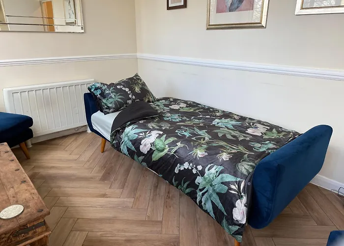 Royal Pavilion Garden Apartment With Parking