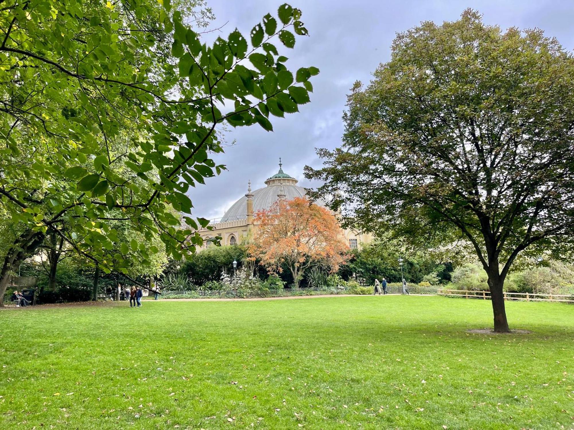 Royal Pavilion Garden With Parking * Brighton